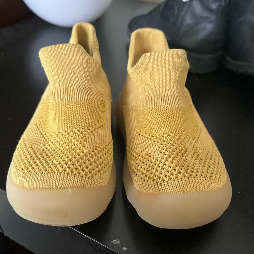 Yellow/Gold Elastic Baby Shoes